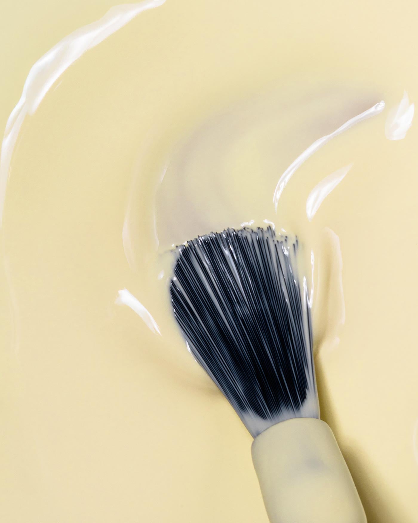 LASTING GEL EFFECT - Smalto Unghie Effetto Plumping e Gel - 76 - Banana Aura - Astra Make-Up