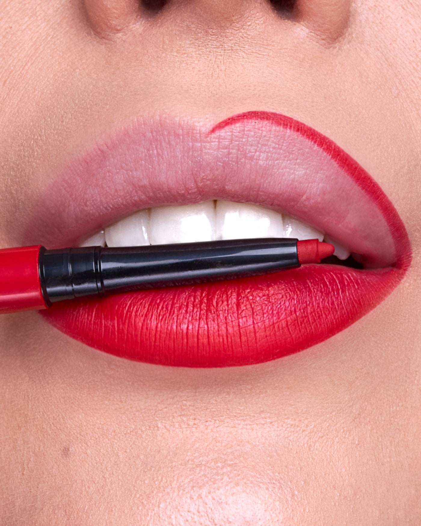 OUTLINE WATERPROOF LIP PENCIL - Matita Labbra Retraibile Resistente all'Acqua - 05 - Must Red - Astra Make-Up