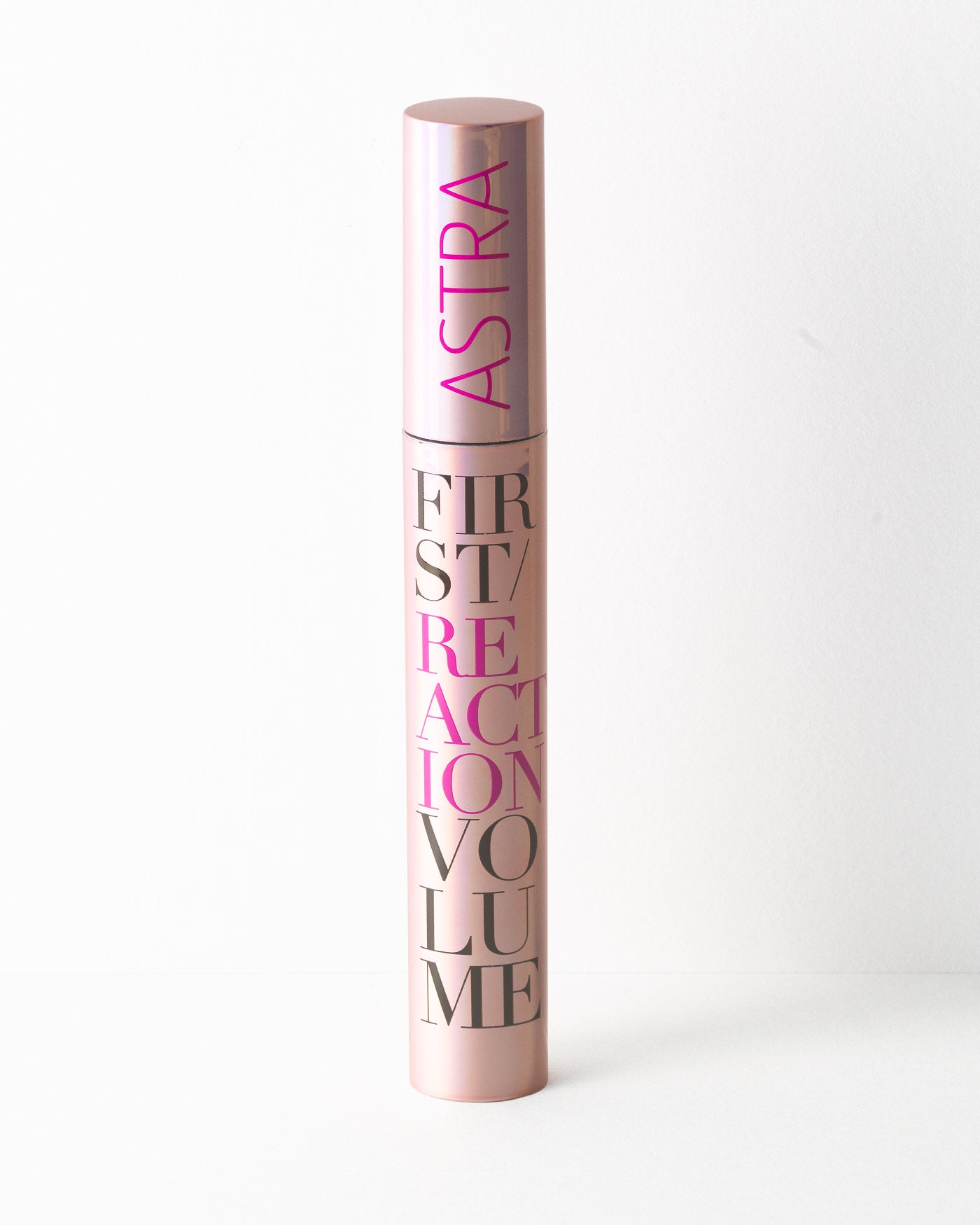 FIRST REACTION VOLUME MASCARA - Mascara Volumizzante Lunga Durata - 01 - Deep Black - Astra Make-Up