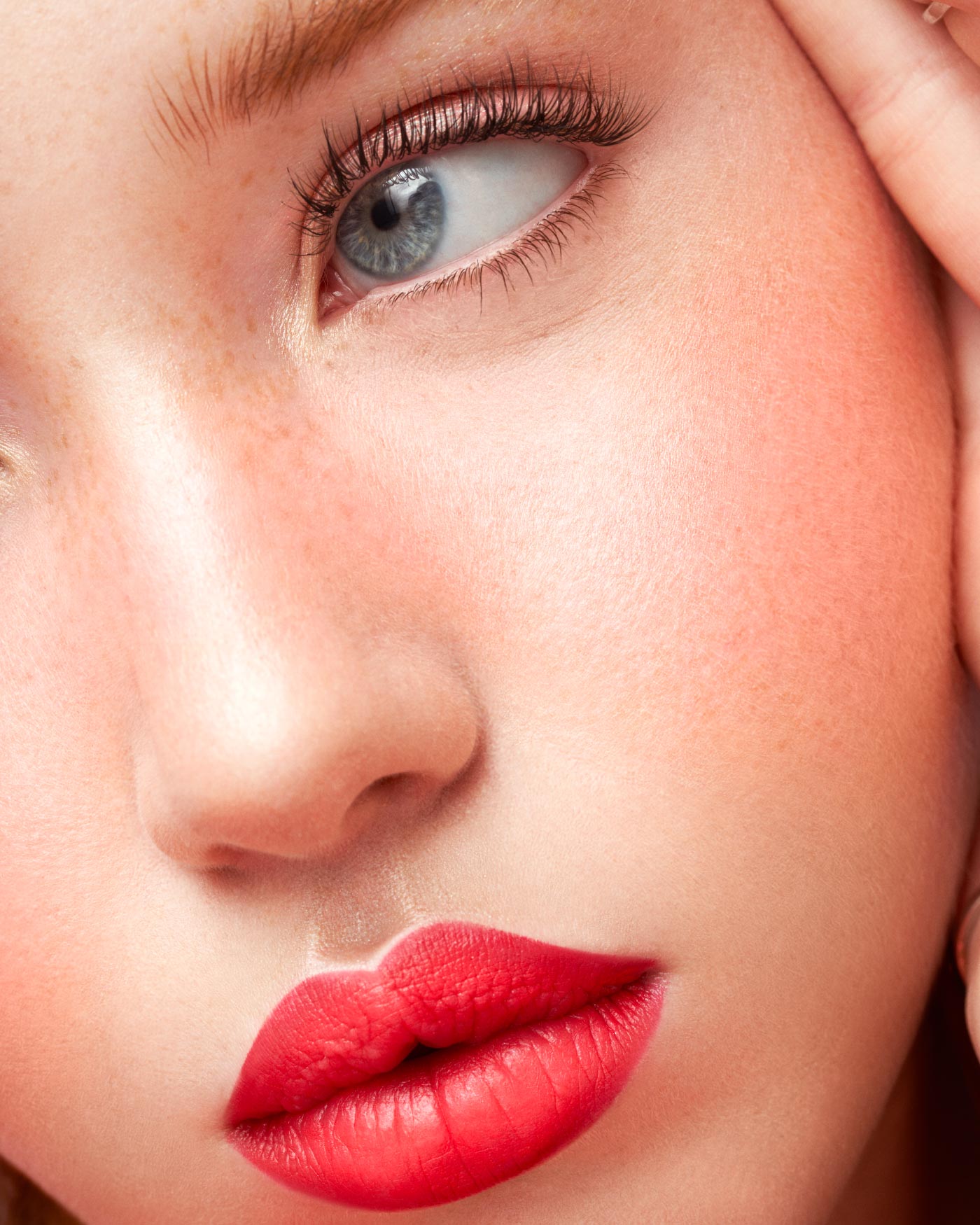 FIRST REACTION VOLUME MASCARA - Mascara Volumizzante Lunga Durata - 01 - Deep Black - Astra Make-Up