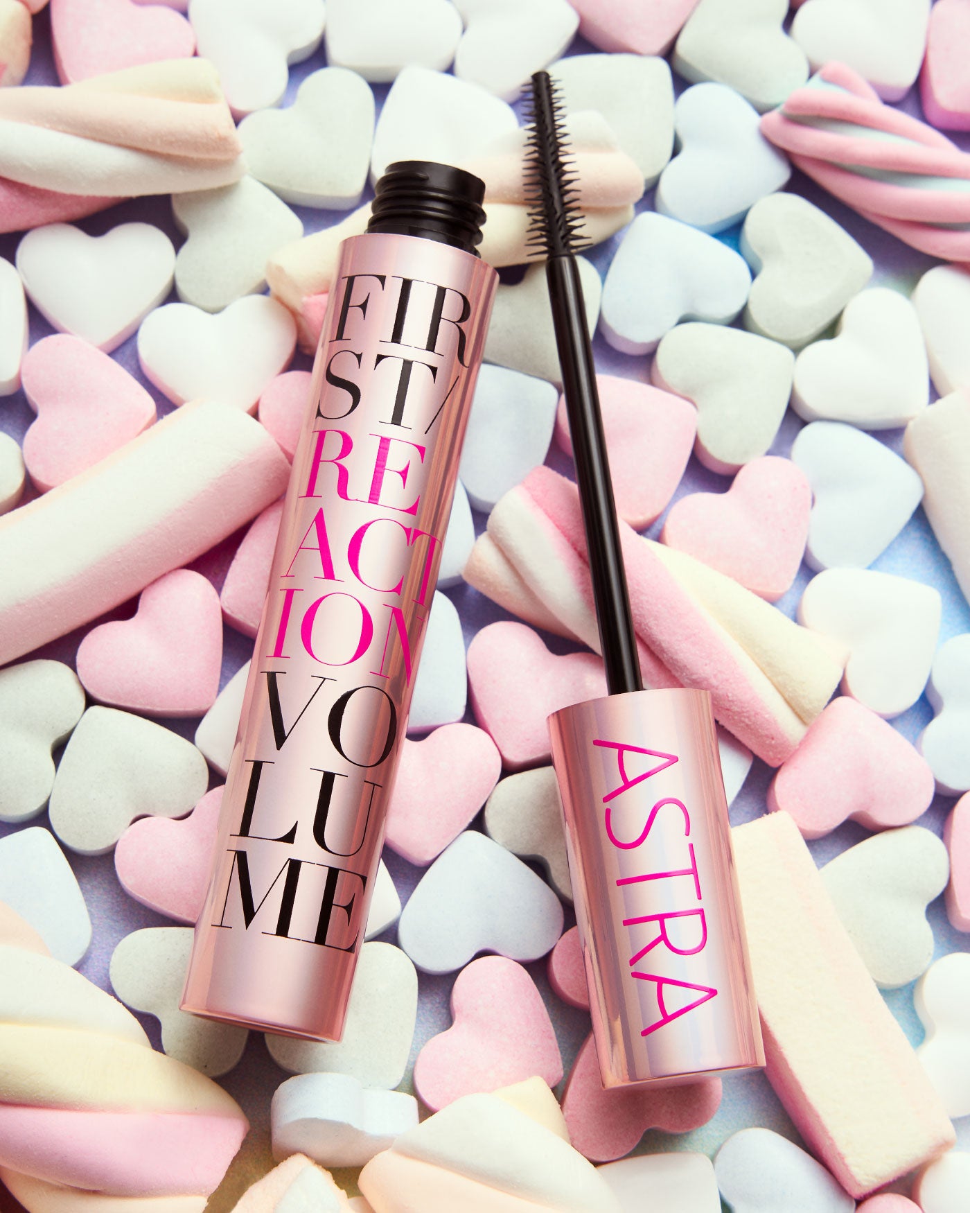 FIRST REACTION VOLUME MASCARA - Mascara Volumizzante Lunga Durata - 01 - Deep Black - Astra Make-Up