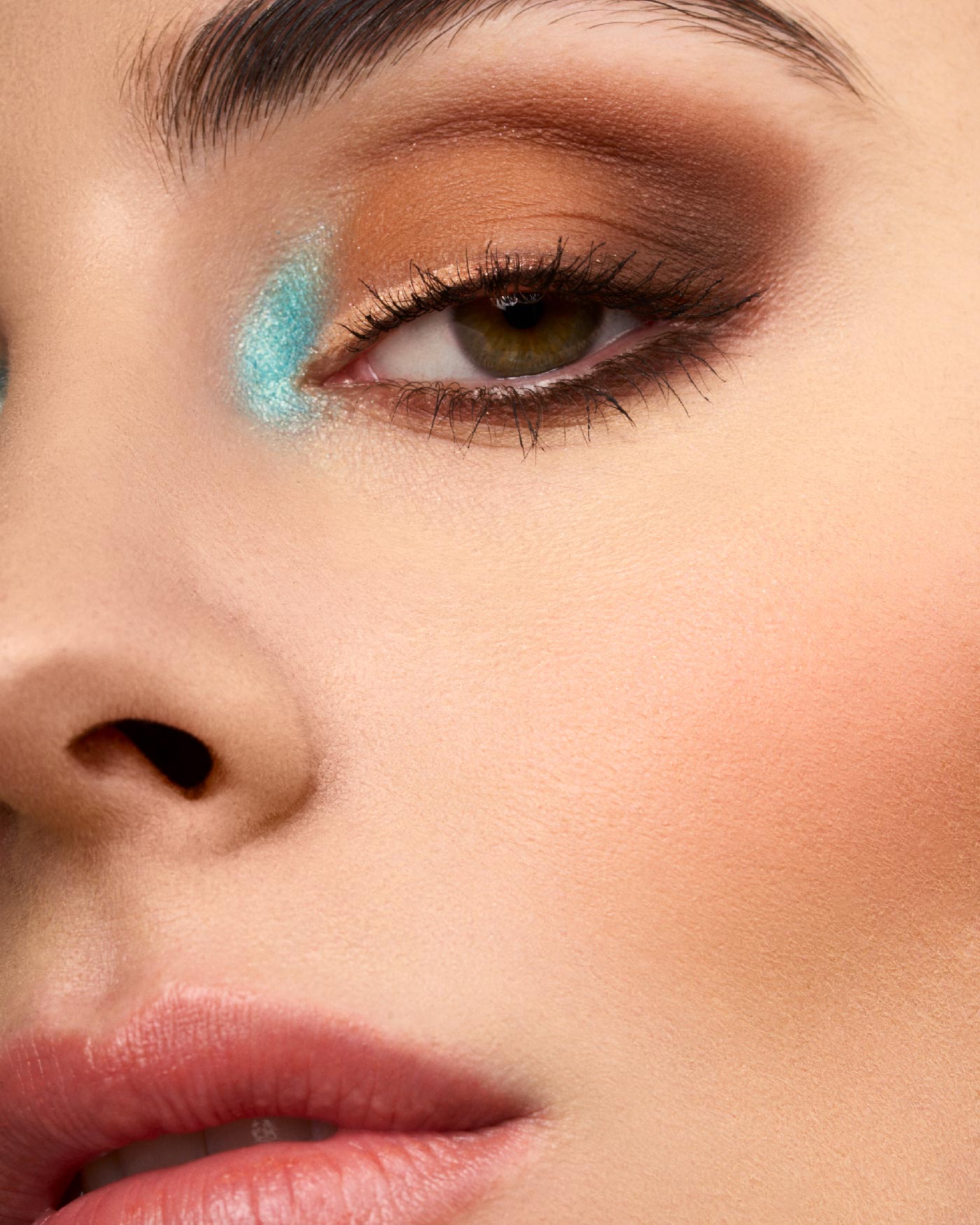 8079-02_03 - Astra Make-Up