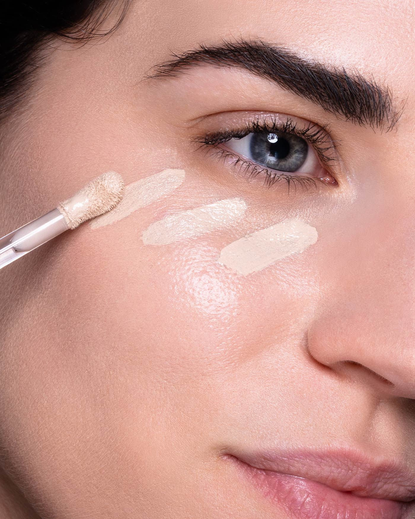 FLUID CONCEALER SERUM - Correttore Siero Idratante Illuminante - 01 - Light (FCS) - Astra Make-Up