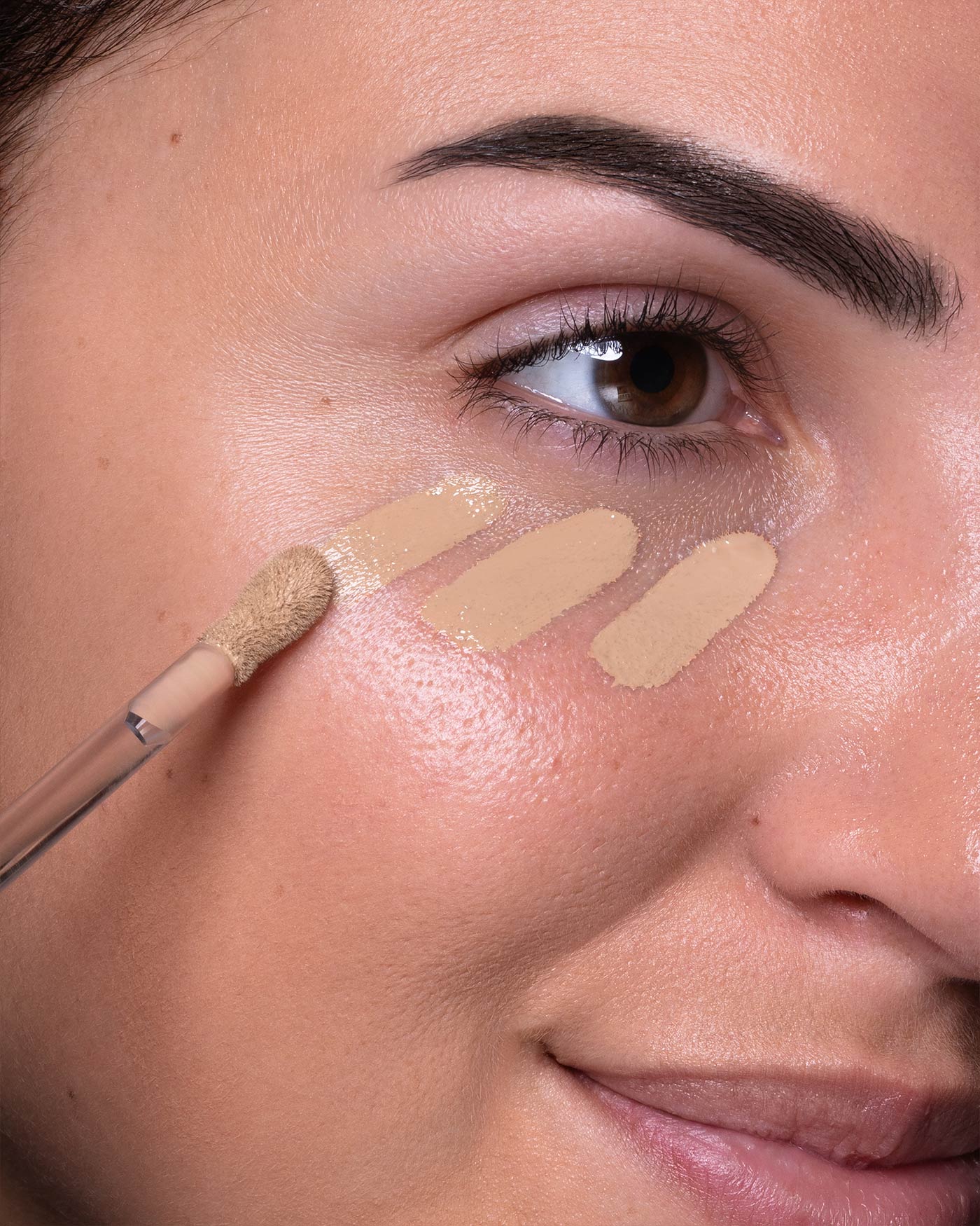 FLUID CONCEALER SERUM - Correttore Siero Idratante Illuminante - 04 - Mid Dark (FCS) - Astra Make-Up