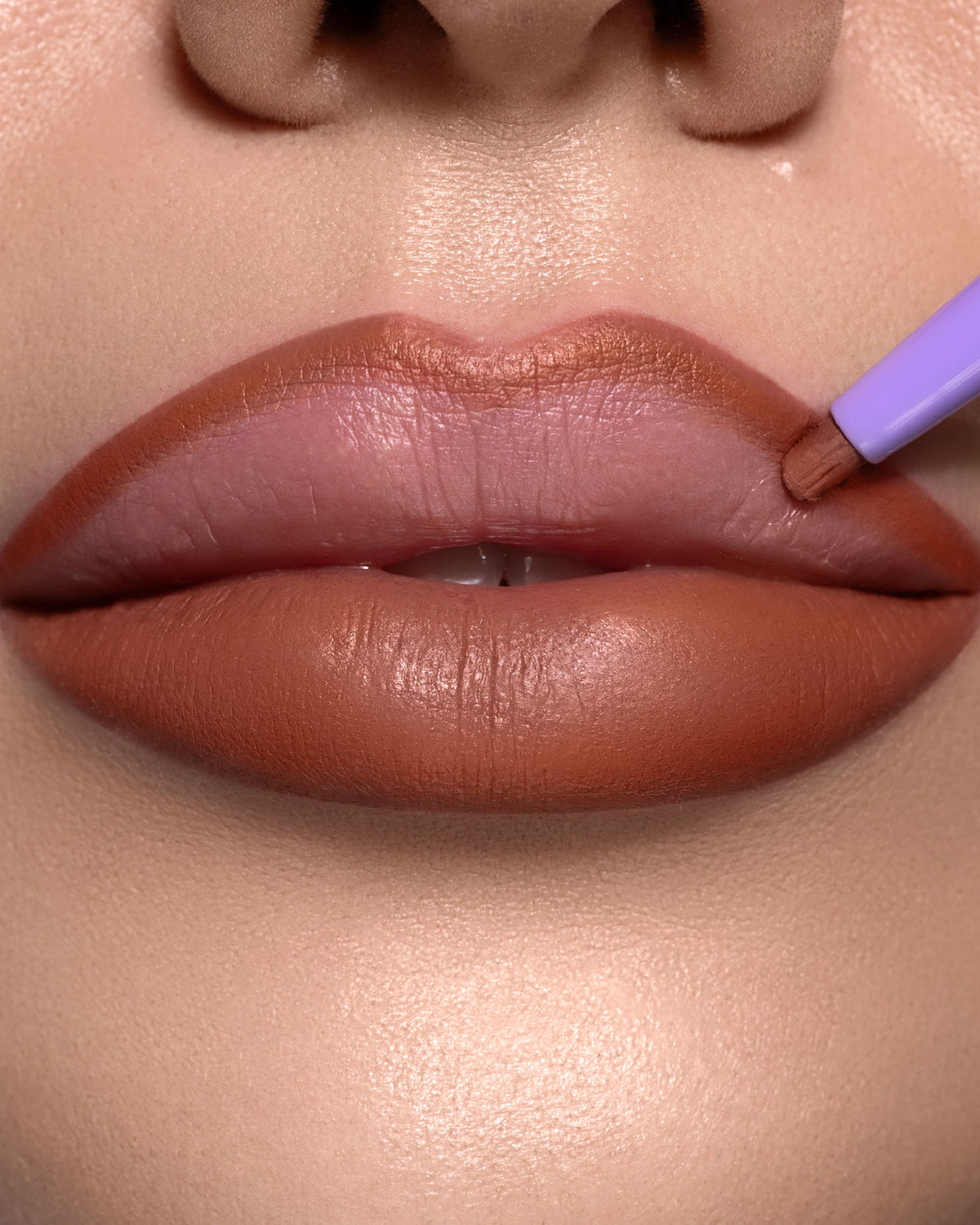 OUTLINE SPICY LIP PENCIL - Matita Labbra Retraibile Volumizzante - 03 - Spicy Terra - Astra Make-Up
